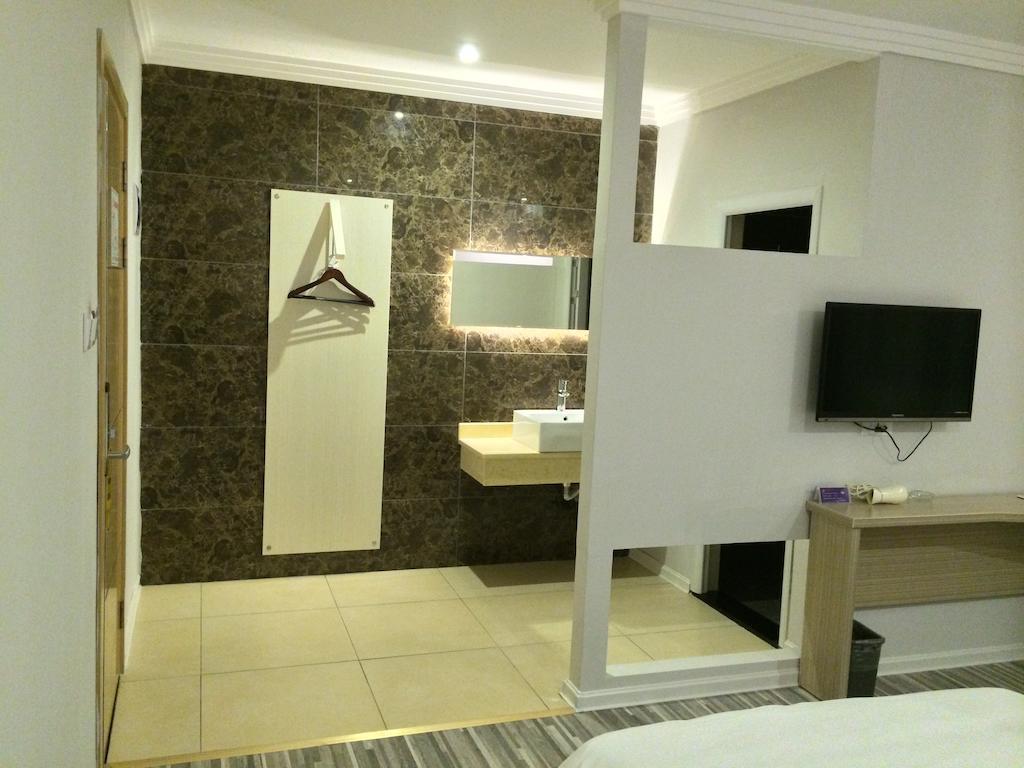 Guilin Wisteria Hotel Room photo