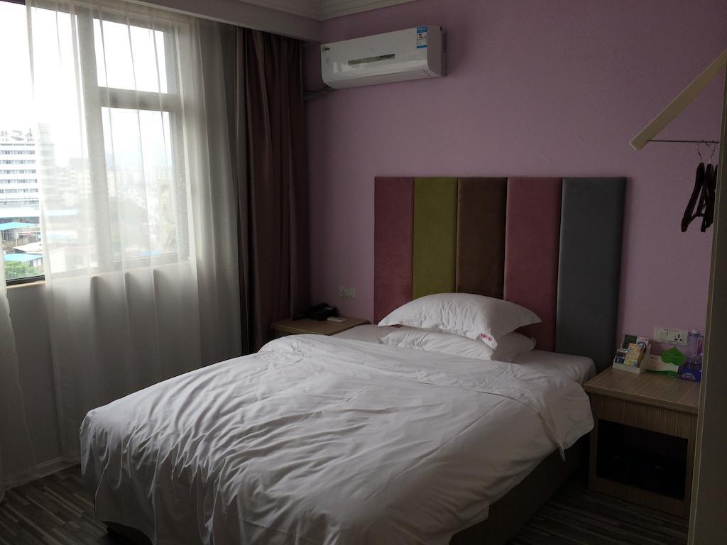 Guilin Wisteria Hotel Room photo